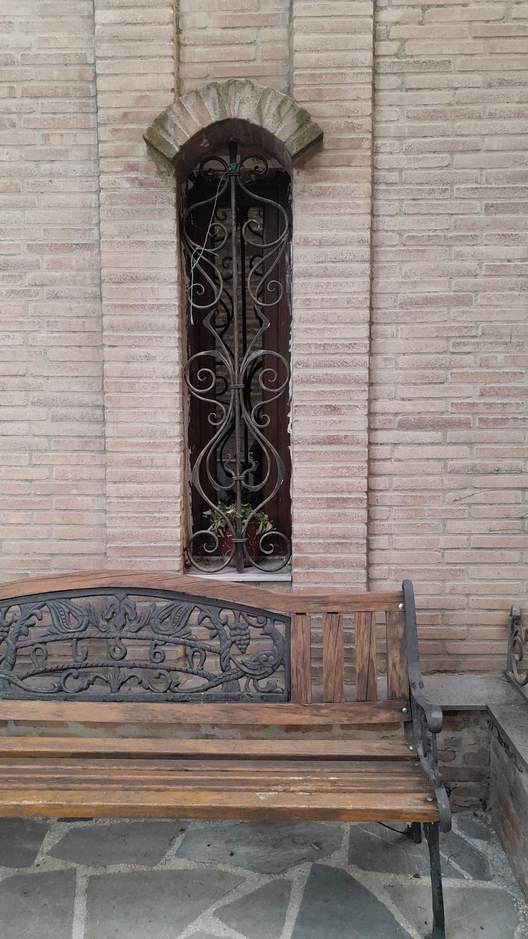 ფანჯრის გისოსი