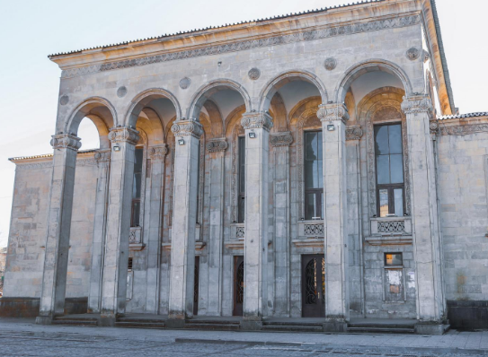 ზესტაფონის თეატრი